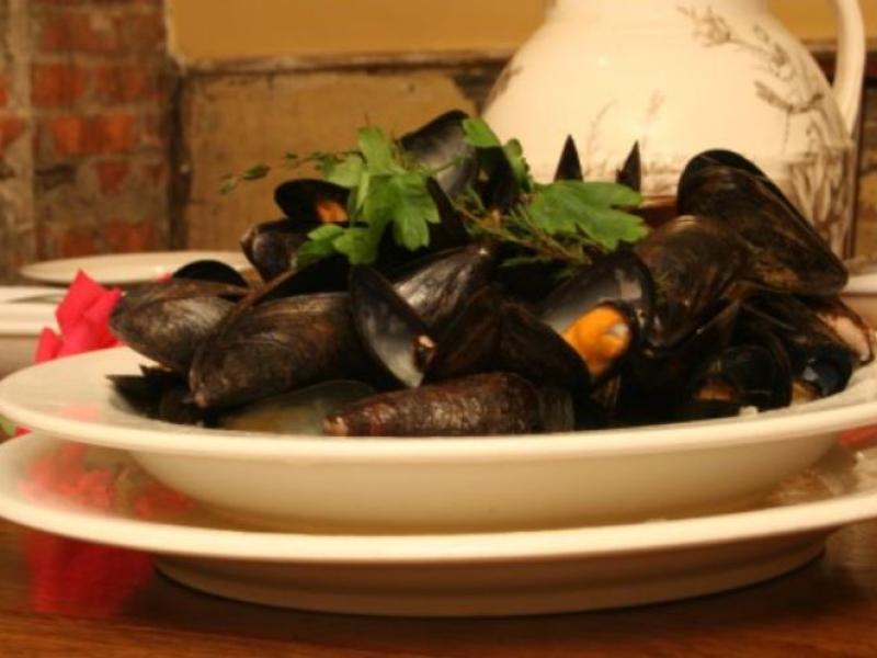 plate of mussels