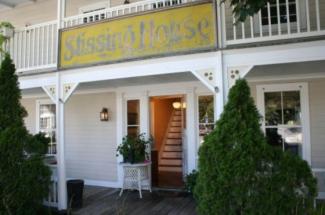 image of the entrance white house with a yellow sign above